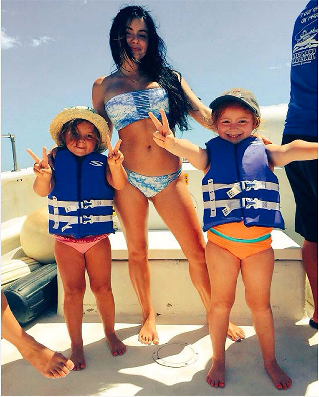 Ariel Winter Fires Back At Bikini Pic Haters E News Australia